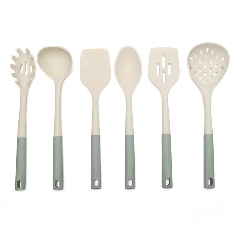 Ensemble complet d'ustensiles de cuisine en silicone