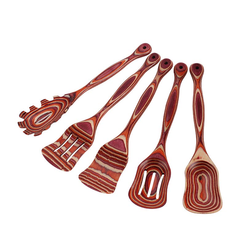Ustensiles de cuisine en bois de couleur rustique, outils de cuisine